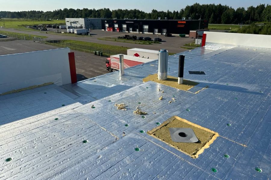 Roostevabad katusekaevud – vastupidav lahendus lamekatuse vihmavee ärajuhtimiseks Roostevabad katusekaevud – vastupidav lahendus lamekatuse vihmavee ärajuhtimiseks
