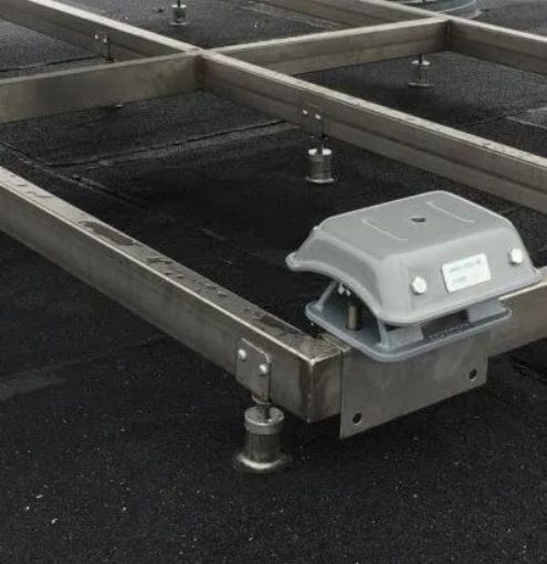 Ventilatsiooniagregaadi alusraam lamekatusele pilt